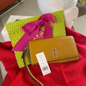 💯AUTHENTIC TORY BURCH BRITTEN SMARTPHONE WALLET💫